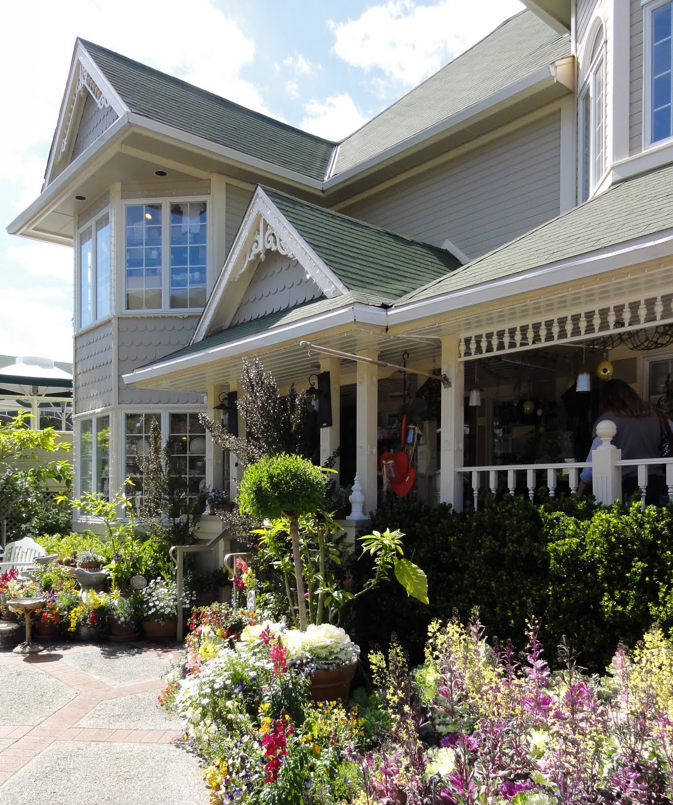 the sweet Apple Farm Inn in the pretty little town of San Luis Obispo ...