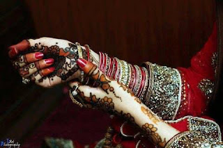 mehndi hands