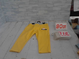 中古品　子供服　９０ｃｍ　イエロー　ロングパンツ　１１０円