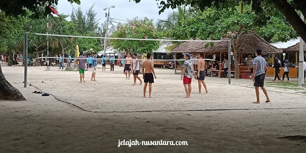 aktivitas wisata volly pantai pasir perawan