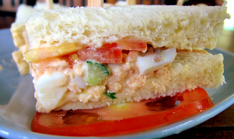 Koleksi 1001 Resepi: talam pandan dan salmon sandwich