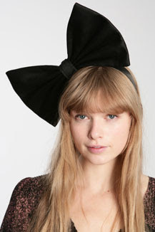 retour des headbands chez Urban Outfitters