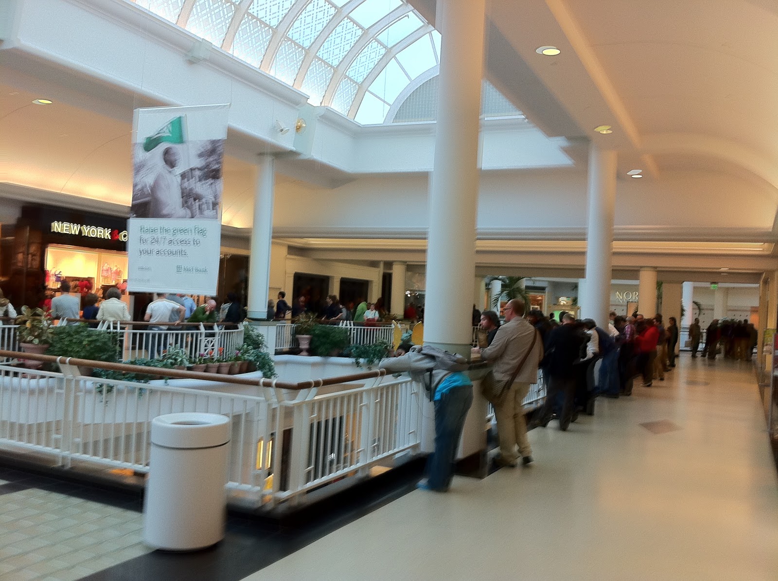 iPad 2 Line in Towson Town Center