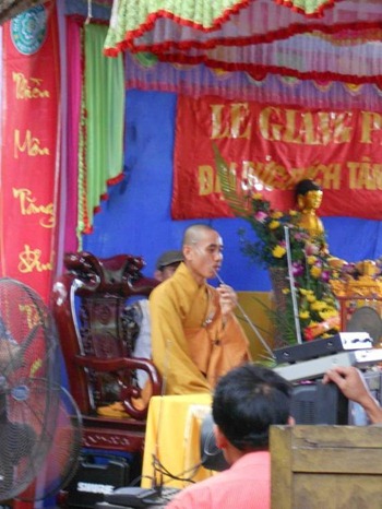 thay-thich-tam-man-den-ha-nam-thuyet-phap (10)