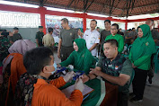 TNI Peduli Kesehatan Masyarakat, Korem Wijayakusuma Baksos di Tengah Kerumunan Warga.