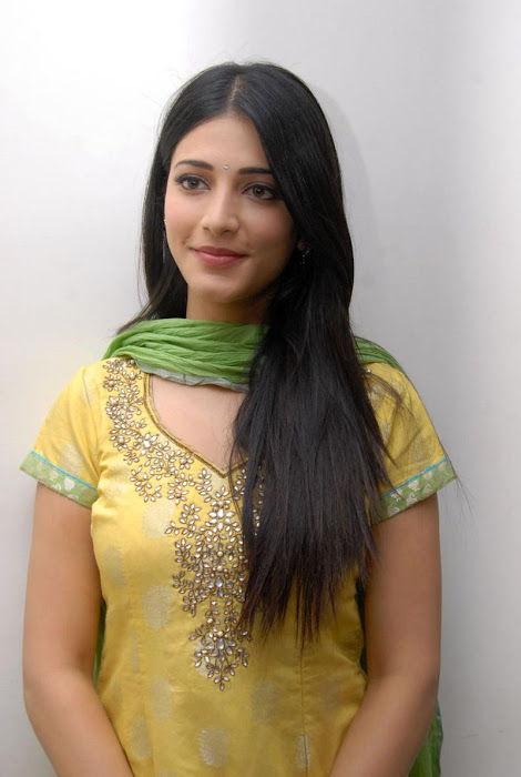 shruti han at gabbar singh success meet