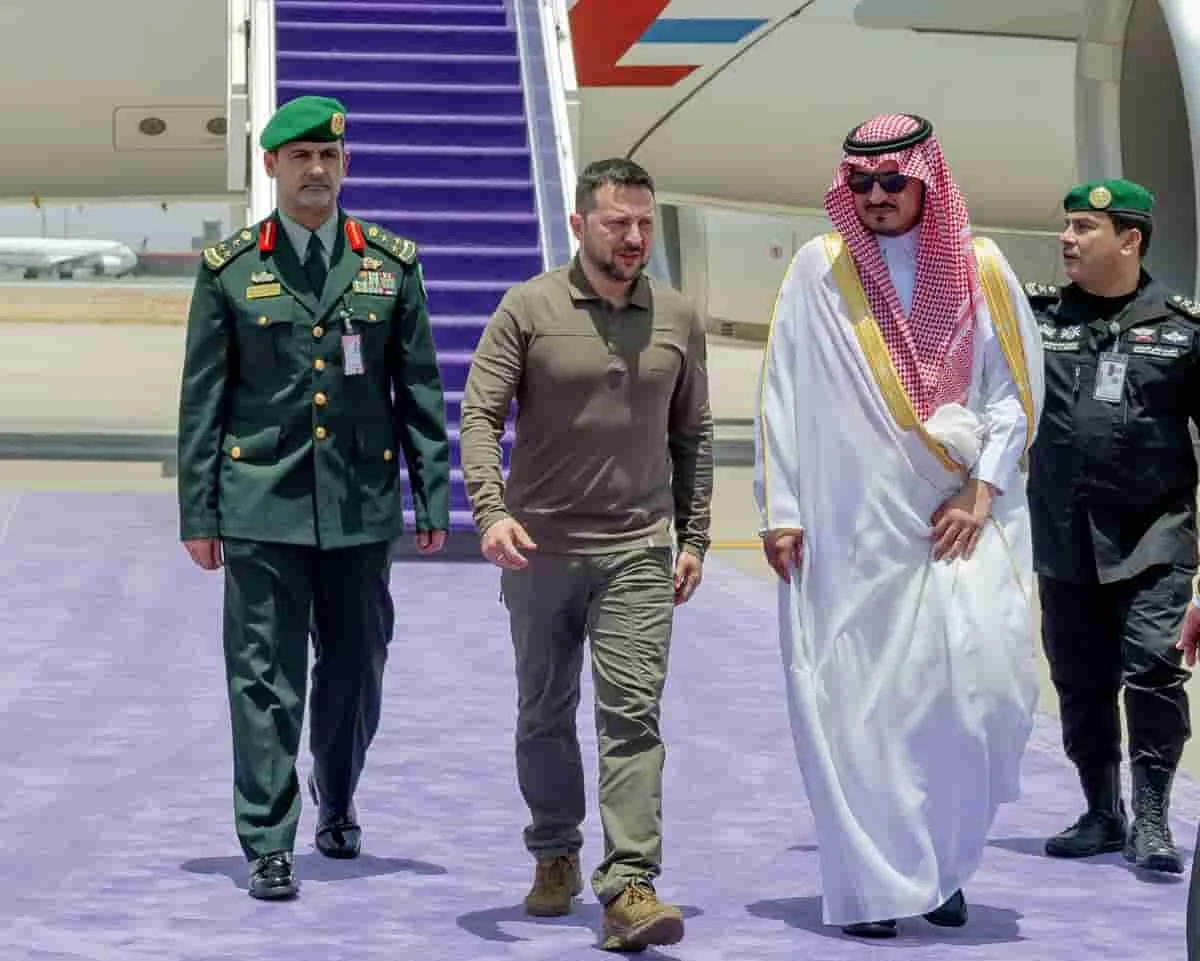 زيلينسكي يزور السعودية ويسعى للحصول على دعم الجامعة العربية لشعبه