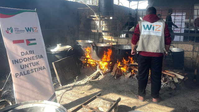  Dapur Umum KITA Palestina dan Laznas WIZ Bagikan Ribuan Porsi Makanan Siap Saji di Khan Yunis Gaza Selatan