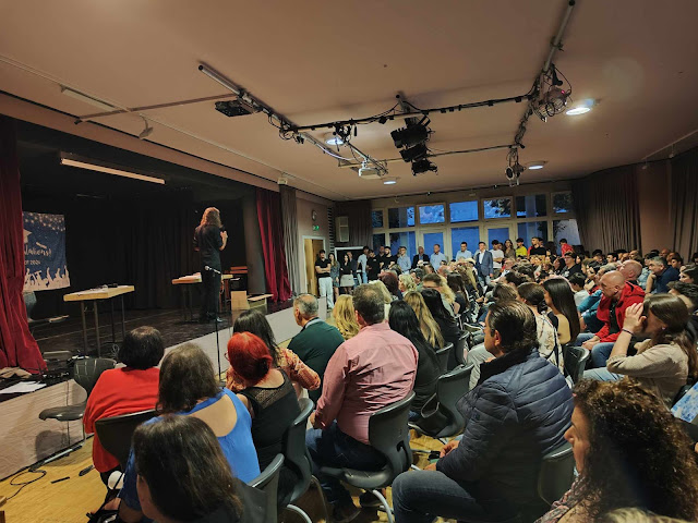 Στιγμιότυπα από τη γιορτή αποφοίτησης Γ' τάξης Λυκείου Μονάχου στο πολιτιστικό κέντρο της ενορίας των Αγίων Πάντων