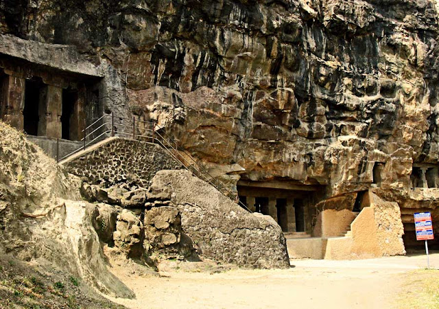 outside the Aurangabad caves