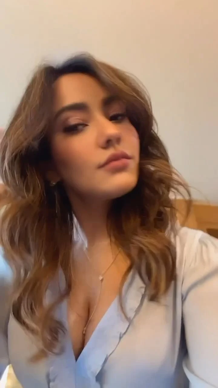 Neha Sharma cleavage hot video selfie