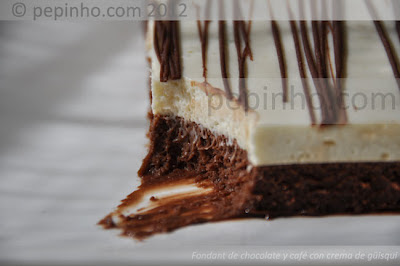 Fondant de chocolate y café con chantilly a la crema de güisqui