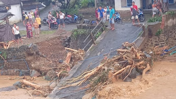  Waspada, Akhir Pekan Ini Hujan Merata di Jatim