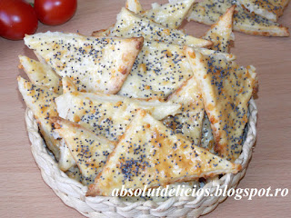 http://absolutdelicios.blogspot.ro/2016/06/biscuiti-sarati-cu-cascaval.html