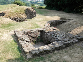 Wales, Roman Amphitheatre of Caerleon (Isca)    by E.V.Pita /   http://evpitapictures.blogspot.com/2015/04/wales-roman-amphitheatre-of.html   /  Gales, anfiteatro de Caerleon (Isca)   por E.V.Pita