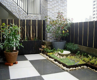 Small Garden Front Of House