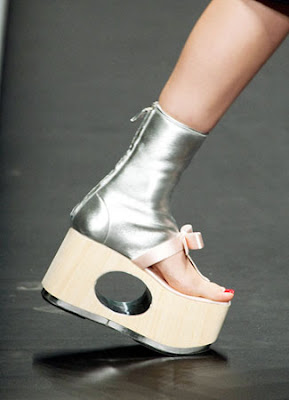 Sepatu Terunik dari Fashion Week
