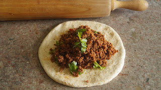 http://cupcakeluvs.blogspot.dk/2015/05/keema-naan-keema-naan.html