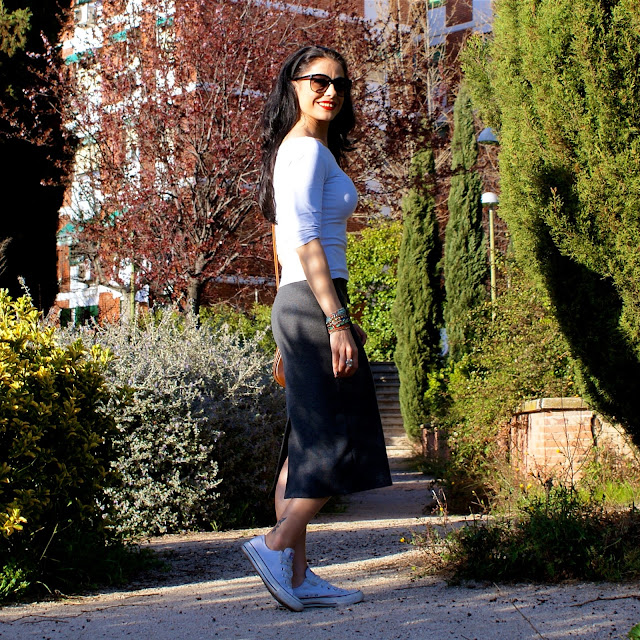 Blog de Moda La Caprichossa: LOOK primavera, casual con falda tubo y Converse All Star