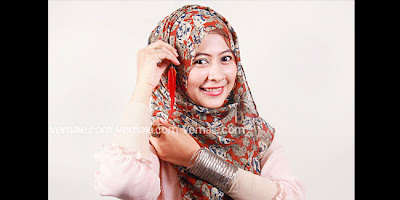 Cara Memakai Jilbab Hijab Pashmina Simple Modern Kreasi Chiffon Motif Casual