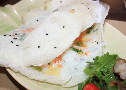 an-banh-trang-dap-khi-du-lich-bien-quang-ngai