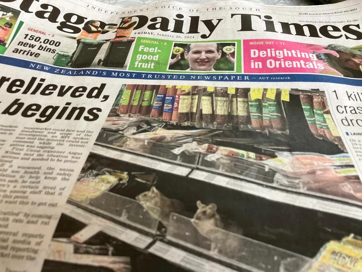 Tờ Otago Daily Times đăng hình ảnh một con chuột bên trong Countdown, Nam Dunedin. HAMISH MCNEILLY / STUFF