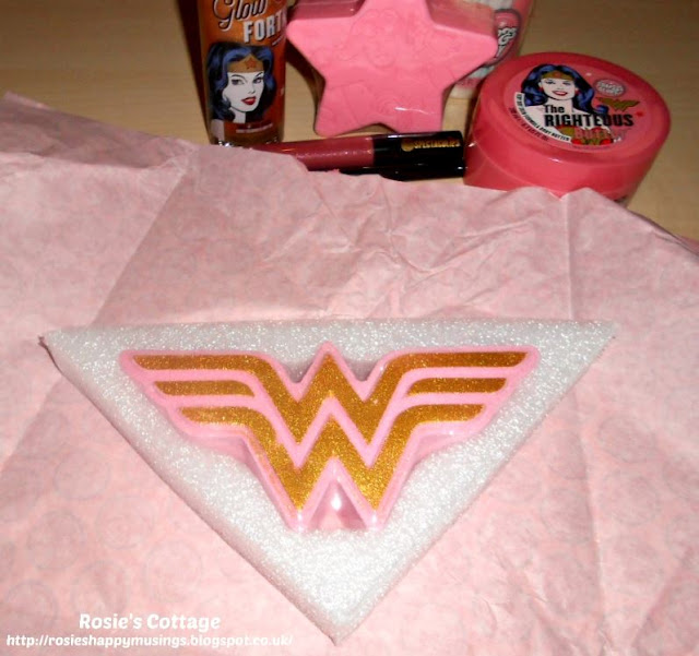 Soap And Glory Wonder Woman Fab-U-Stash Gift Set: Inside the second of the two wrapped packages is a Wonder Woman themed bath fizzer.