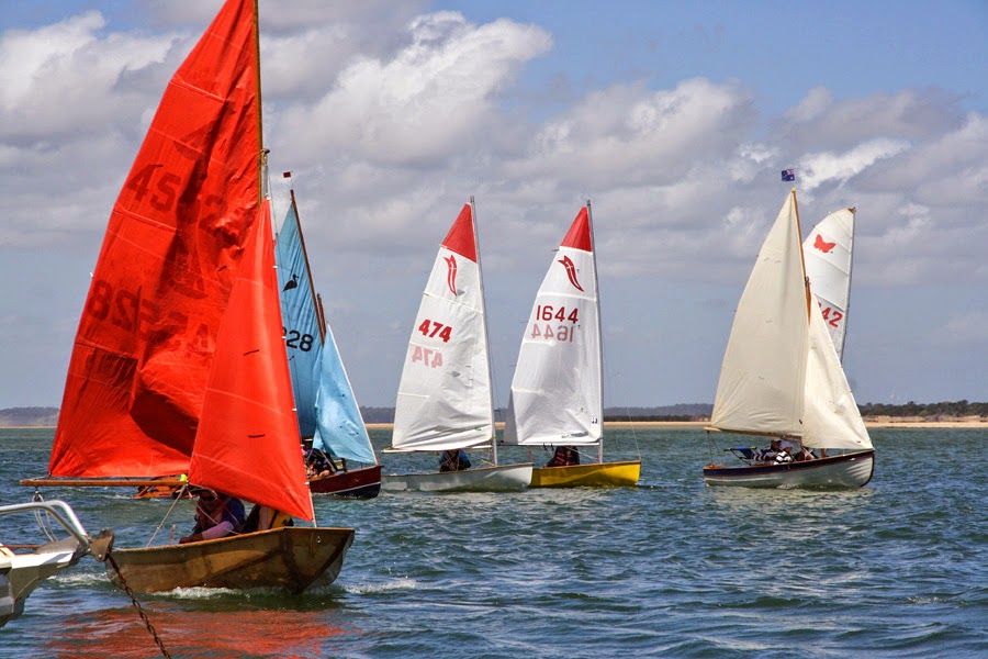 Earwigoagin: Australian 2015 Classic Wooden Dinghy Regatta