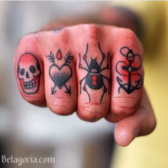 un tatuaje sencillo en la mano