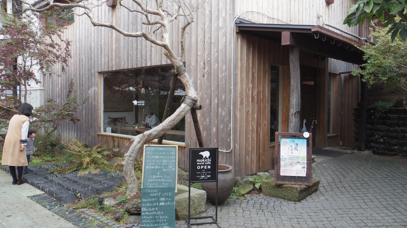 ふらり マン かつひとの食べ歩き 熊澤酒造のおしゃれカフェ 角食一斤まるごと 茅ヶ崎 モキチ ヴルスト カフェ