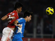 Bomber andalan The Azkals, Philip Younghusband memberi ancaman lewat . (baru vs phil )