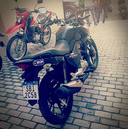  MOTOCICLETA TOMADA DE ASSALTO NO BAIRRO DO JUNCO, EM SOBRAL-CE