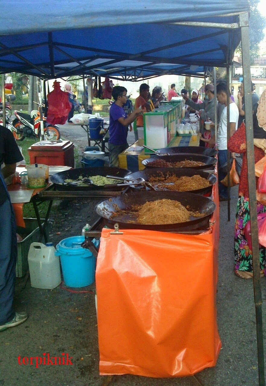 TERPIKNIK SUASANA PASAR MALAM DI MALAYSIA