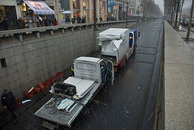 blocked traffic or 640 24 Terowongan Maut di Kota Paris Perancis