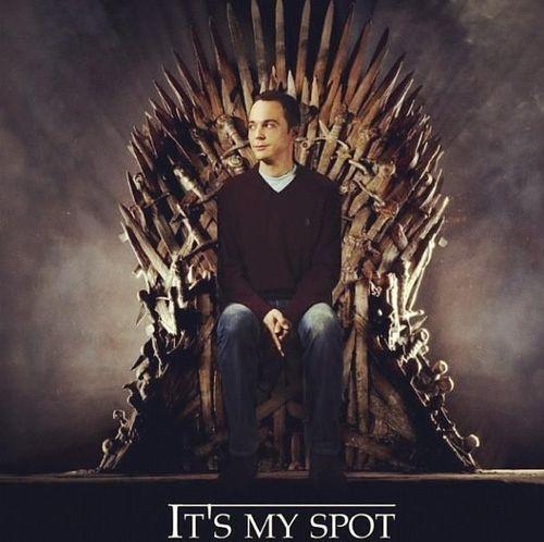 Sheldon Cooper en su sitio, el Trono de Hierro