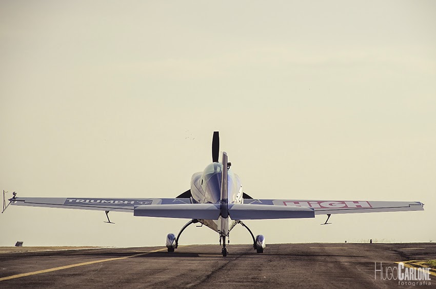 Avião se prepara para decolar