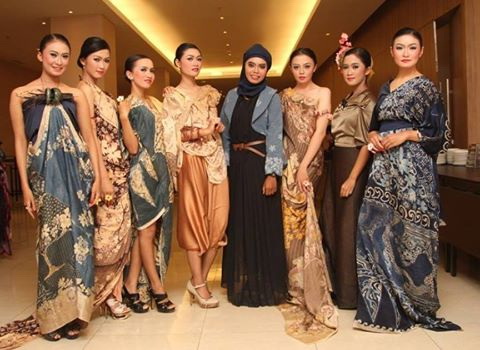 Cara Memilih Baju Batik Wanita