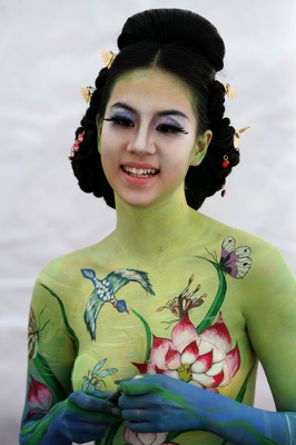 body painting painting models