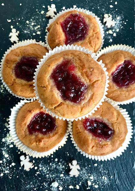 Muffins mit süßer Preiselbeerfüllung  #Rezept #glutenfrei #vegan, Adventszeit, Adventsrezept, Muffinrezept, fruchtig, Weihnachten, Adventsgebäck