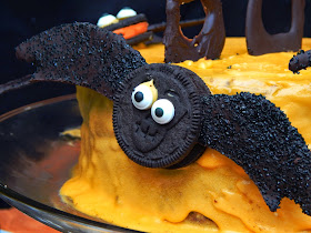 Halloween Snack Ideas / Spider Snacks / Oreo Bats / #SpookySnacks #shop #cbias