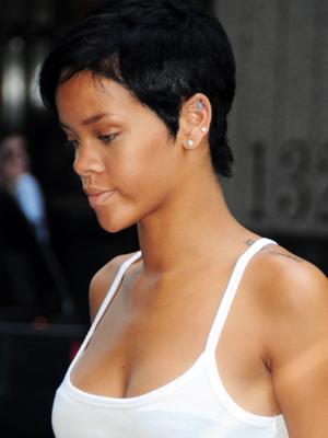 rihanna hairstyles 2010. Rihanna Short Layered Crop