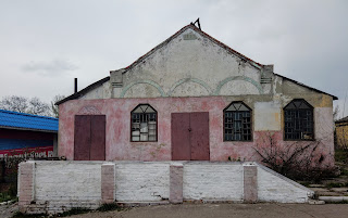 Гродовка. Покровский р-н, Донецкая обл. Ул. Центральная. Здание бывшего мебельного магазина. 1957 г.