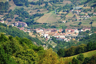 Lena, Los Cabrios, vista del valle de Naredo y Pola de Lena