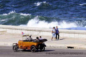 Oleaje del invierno en el Malecón de La Habana 
