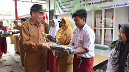 Pemkab Sidoarjo Bantu 1.000 Pasang Sepatu Boots 