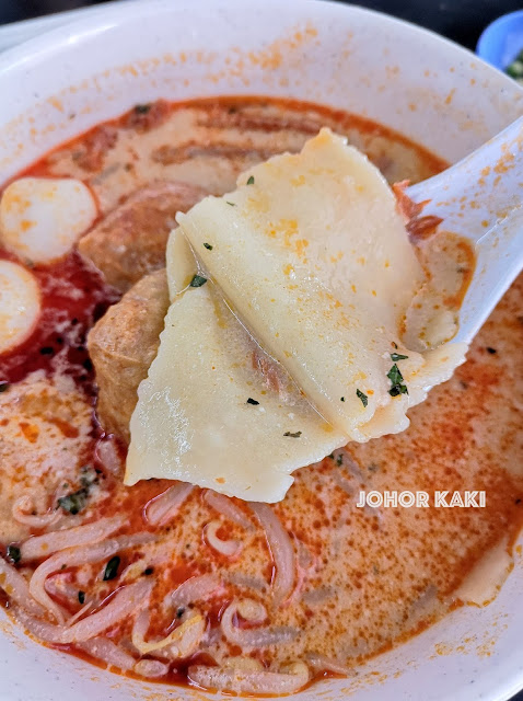 Pang & Tan Yong Chun in Ulu Tiram. The Most Loaded Mee Hoon Kueh in Johor 永春面粉粿