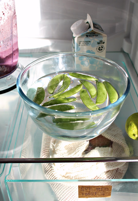 Fyll en bolle med iskaldt vann for å "vekke" slitne grønnsaker. På denne måten reduserer du matsvinn og sparer penger.