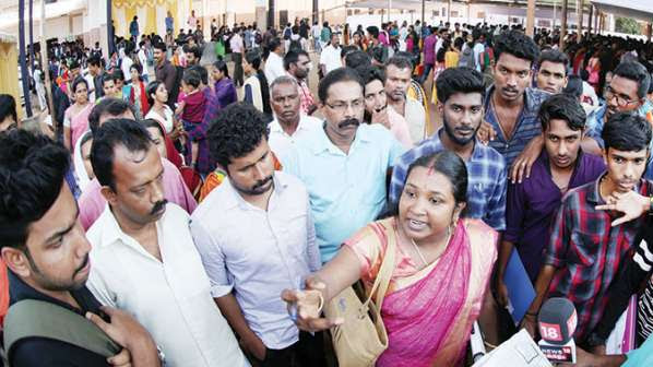 തൊഴില്‍മേളയില്‍ പ്രതിഷേധച്ചൂട്  