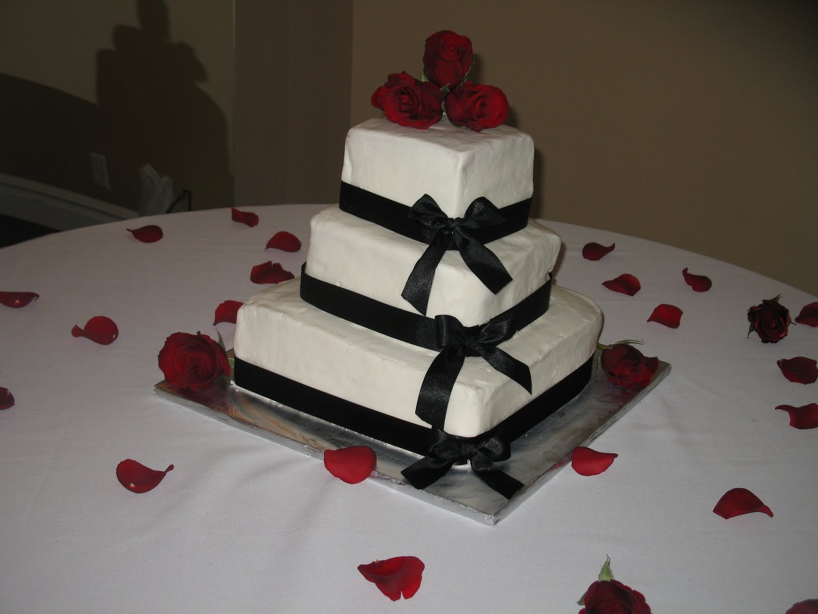 square wedding cake pictures Posted by Dede at 8:31 PM
