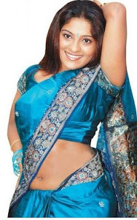 flabby belly in saree
